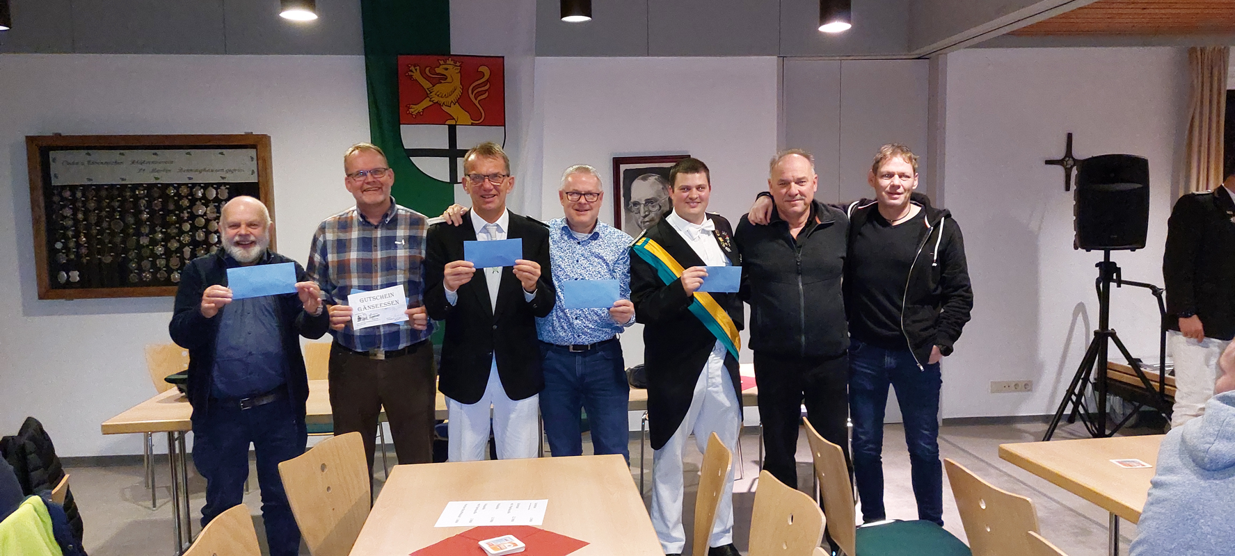 Die glücklichen Gewinner v. l.: Franz-Josef Kemper(Titus), Lothar Eickhoff, Michael König, Christian Amme, Markus Kleikemper, Jürgen Dziomba und Michael Werneke. Schützenverein St. Martin Benninghausen feiert sein Patronatsfest